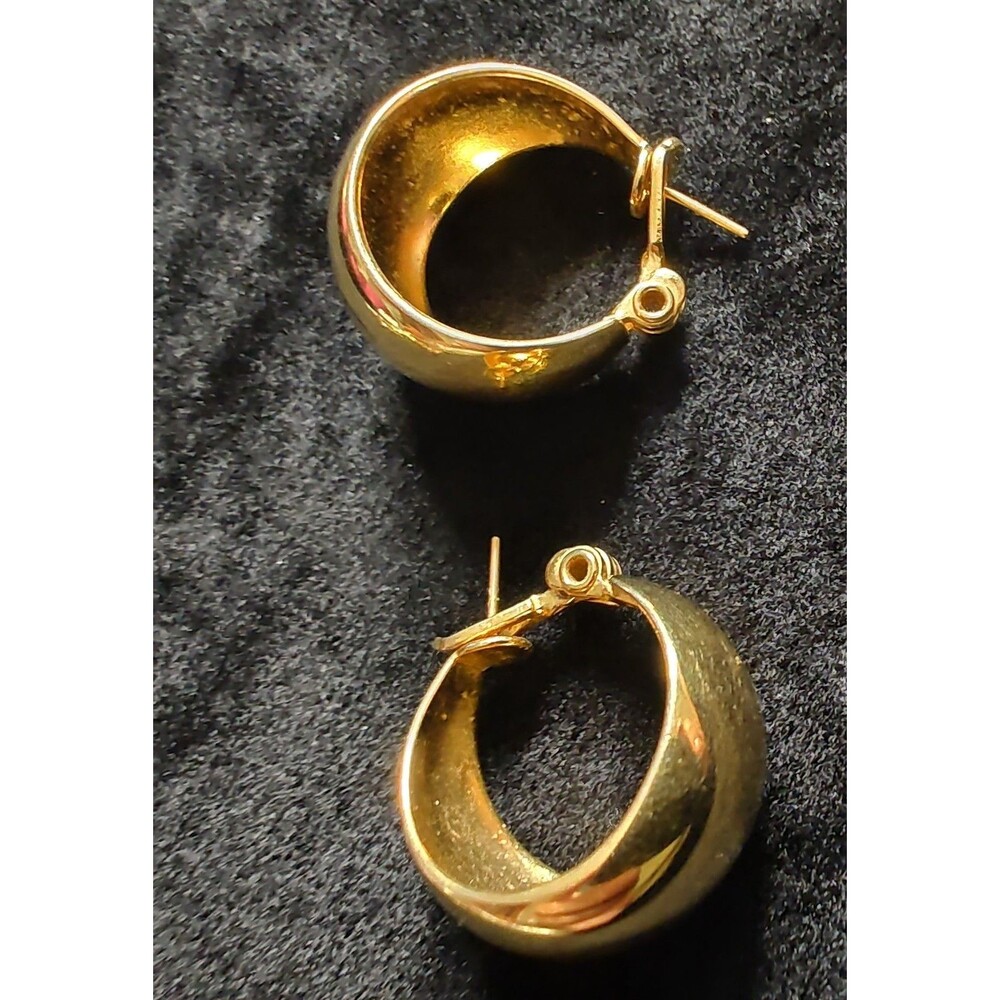 Vintage Monet Wide Gold Plated Hoop Earrings 14k Gold Posts Pierced Classic - Picture 4 of 5